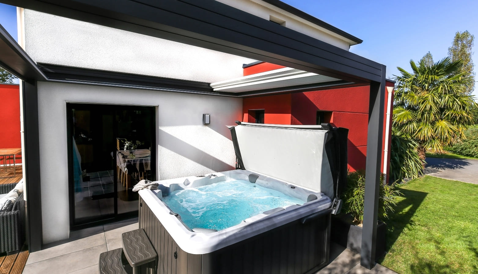 shutterstock_22192060992x